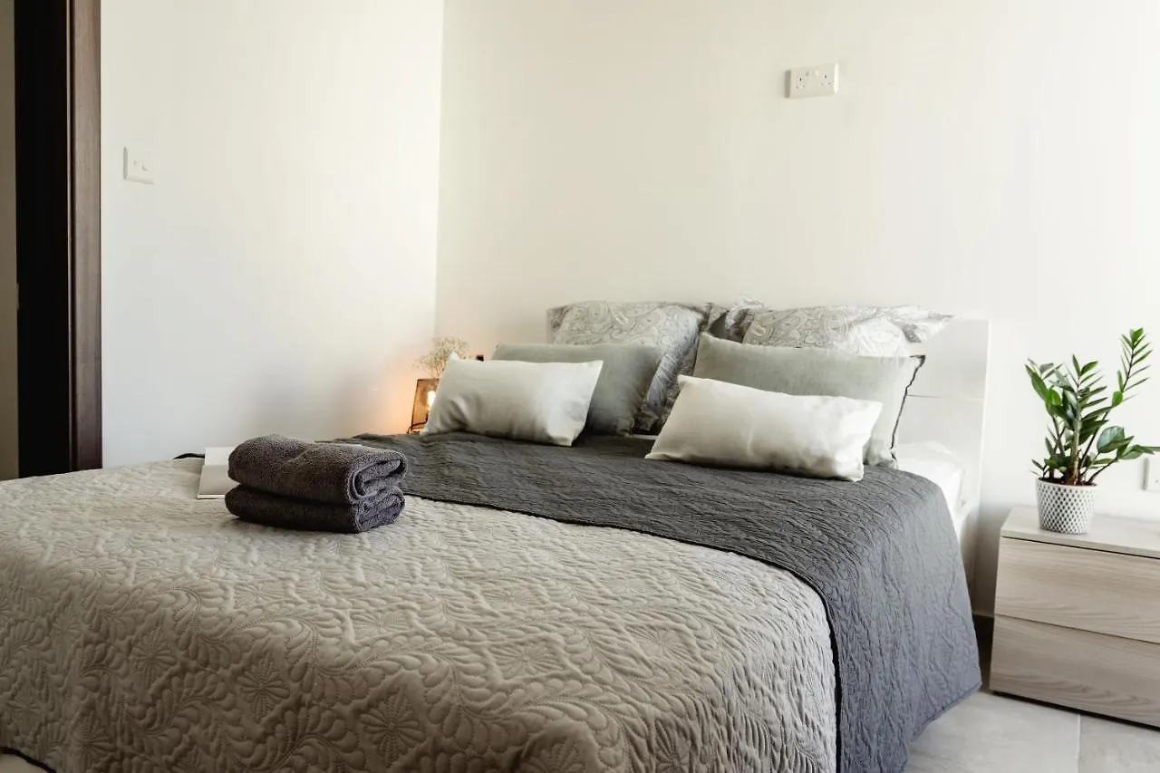 Beautiful 2Bdr In Center Sliema! Near Beach Apartment Sliema